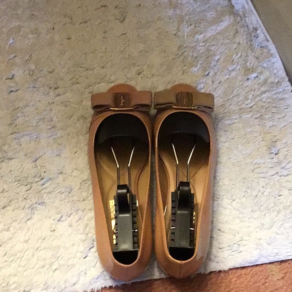 SALVATORE FERRAGAMO Varina Leather Flat sz 6 - Picture 9 of 12